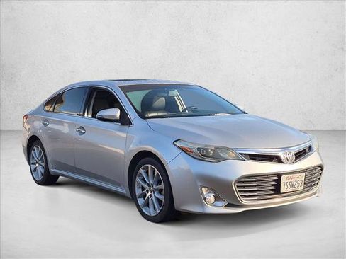 Used 2014 Toyota Avalon Limited FWD image 2