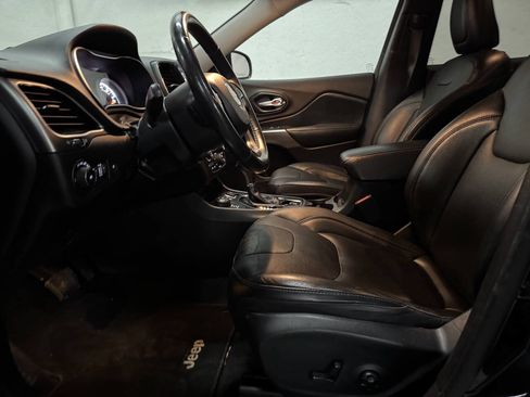 Used 2019 Jeep Cherokee Limited AWD/4WD image 17
