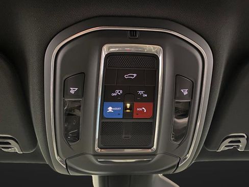 Used 2023 Jeep Wagoneer L Series III w/ Preferred Equipment Group image 28