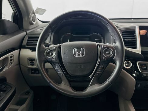 Used 2017 Honda Pilot Touring image 17