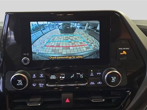 Used 2023 Toyota Highlander L image 19