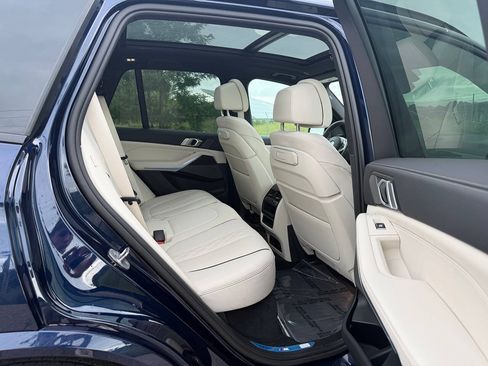 Used 2025 BMW X5 xDrive40i w/ M Sport Package AWD/4WD image 16