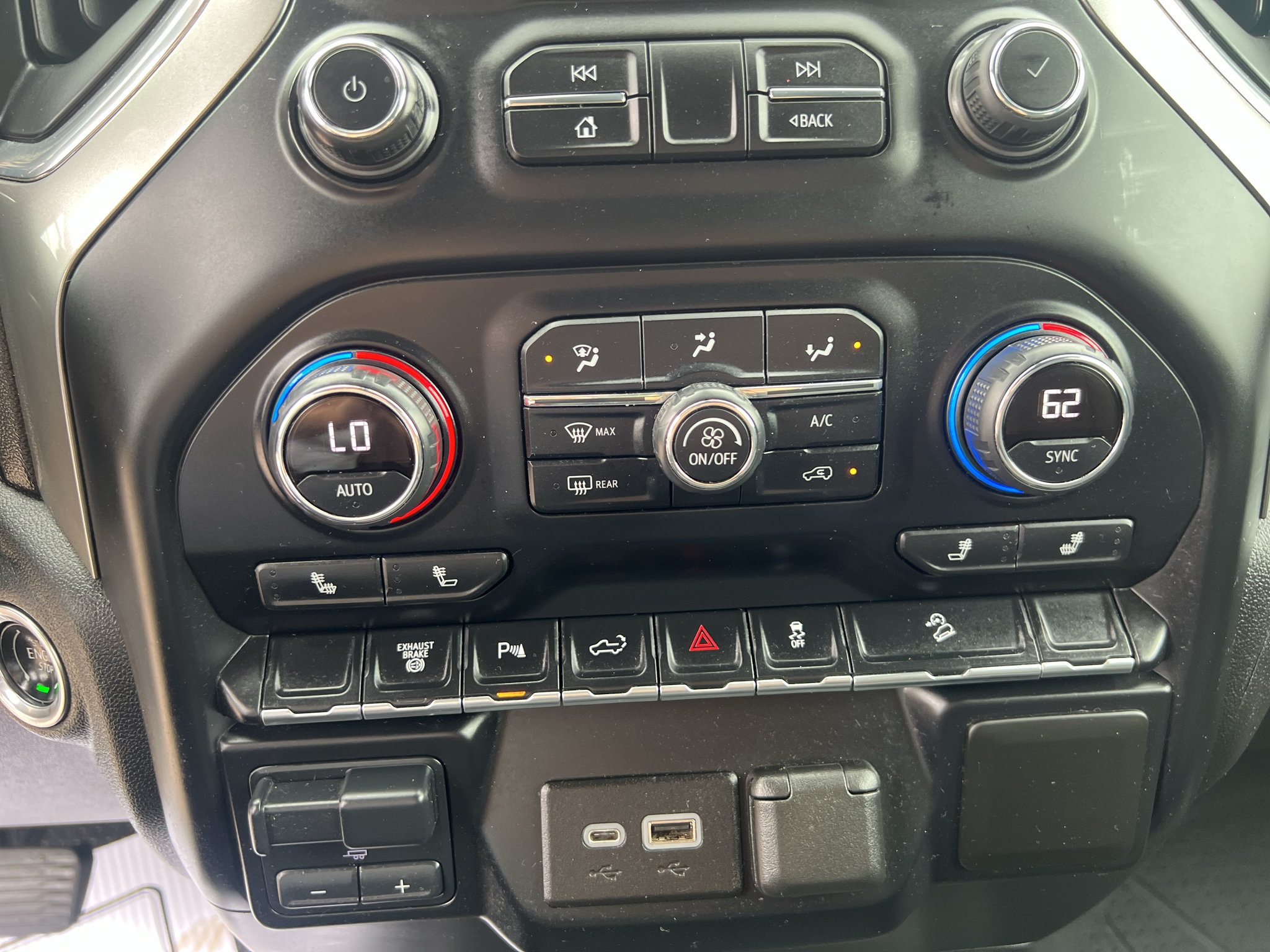 Used 2021 Chevrolet Silverado 2500 LT w/ Z71 Chrome Sport Edition AWD/4WD image 17
