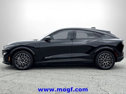 Certified 2025 Ford Mustang Mach-E Premium image 29