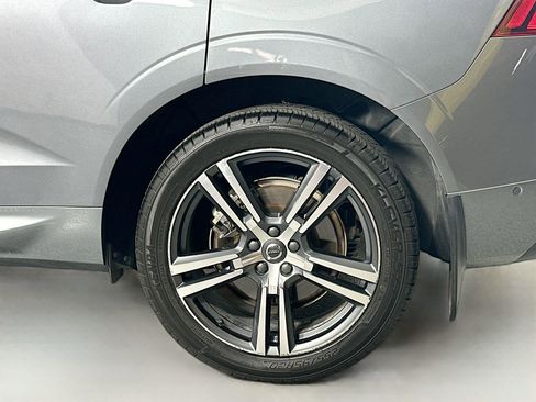 Used 2018 Volvo XC60 T6 Momentum w/ Convenience Package image 32