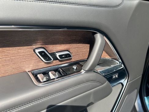 New 2025 Land Rover Range Rover SE image 9
