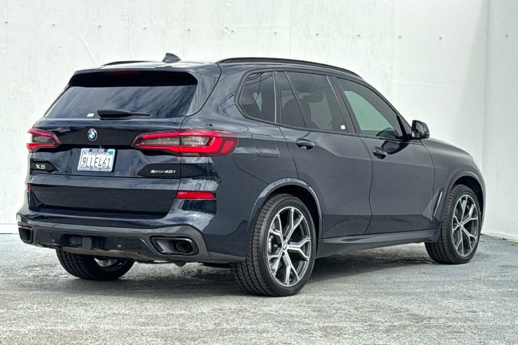 Used 2021 BMW X5 xDrive40i w/ M Sport Package AWD/4WD image 3