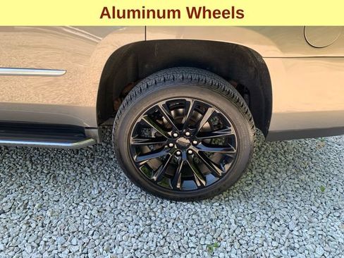 Used 2018 Cadillac Escalade Luxury AWD/4WD image 9