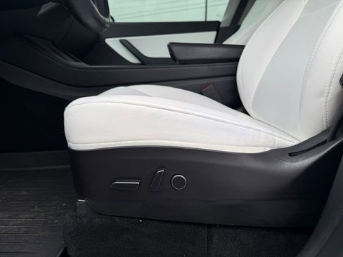 Used 2022 Tesla Model Y Long Range AWD/4WD image 12