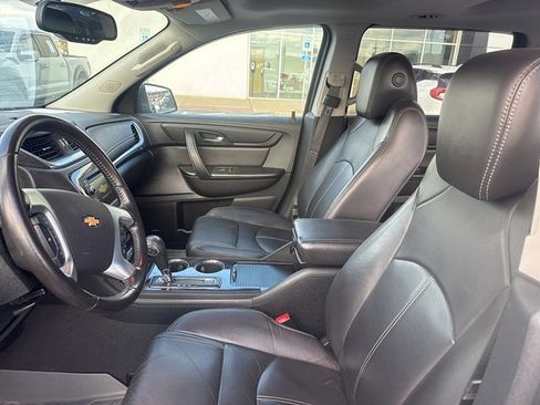 Used 2017 Chevrolet Traverse LT image 24