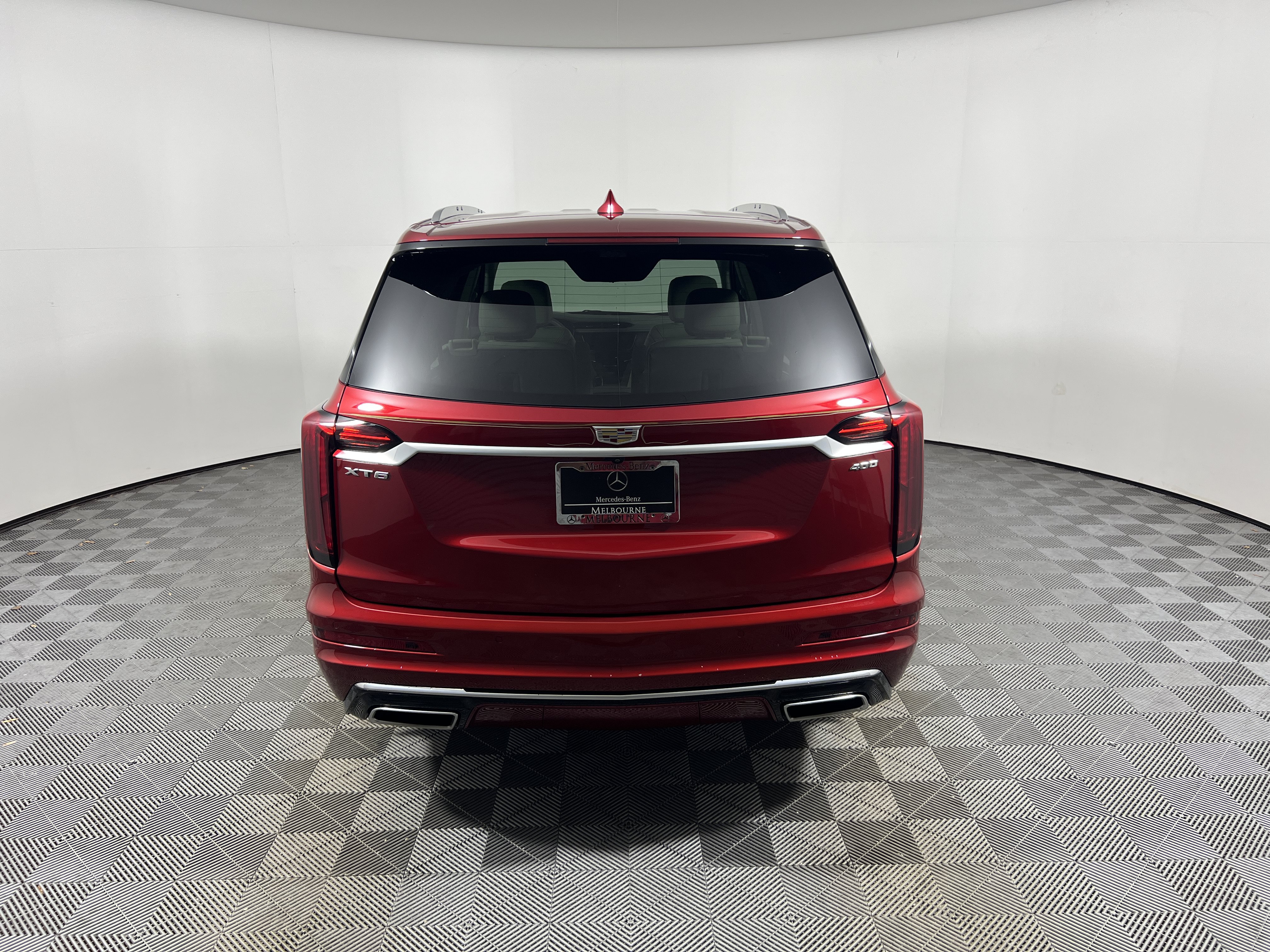 Used 2024 Cadillac XT6 Premium Luxury w/ Technology Package FWD image 4