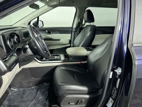 Used 2024 Kia Carnival LX FWD image 13