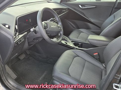 Used 2024 Kia Niro EX FWD image 8
