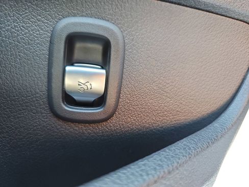 Used 2025 Mercedes-Benz C 300 Sedan image 14