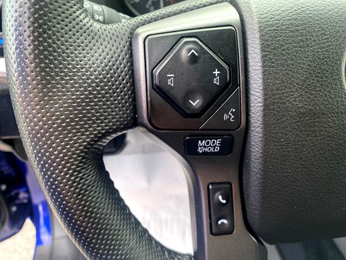 Used 2022 Toyota Tacoma TRD Off-Road image 17