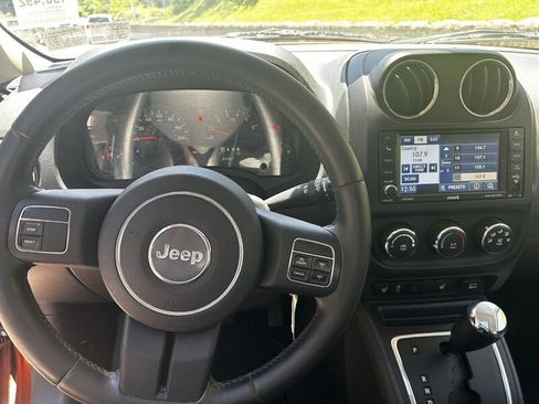 Used 2012 Jeep Patriot Latitude w/ Sun/Sound Group AWD/4WD image 28