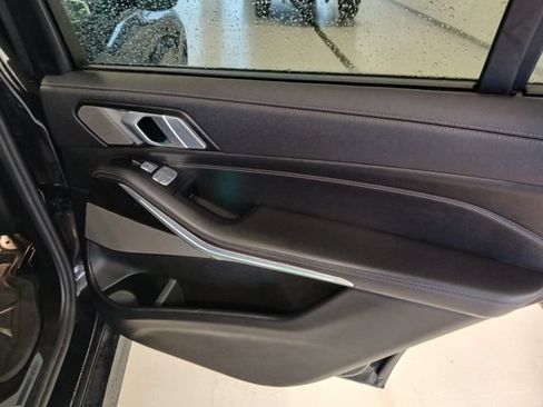 Used 2022 BMW X7 M50i w/ Luxury Seating Package AWD/4WD image 31