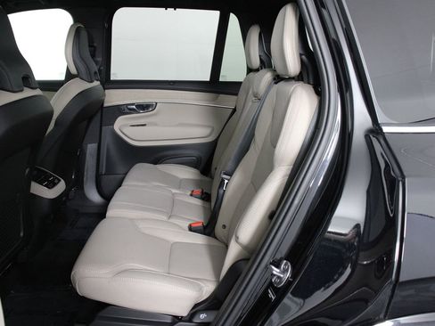 Certified 2025 Volvo XC90 B6 Ultra image 32