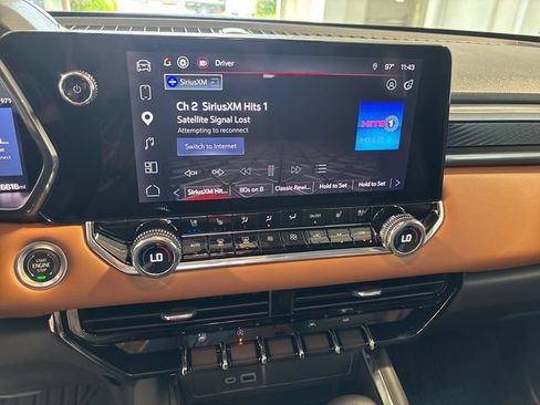 Used 2024 GMC Canyon AT4 w/ AT4 Premium Package AWD/4WD image 12