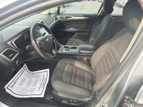 Used 2020 Ford Fusion SE FWD image 12