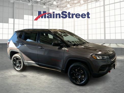 Used 2024 Jeep Compass Trailhawk image 7