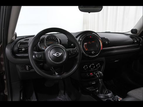 Used 2016 MINI Cooper Clubman FWD image 6