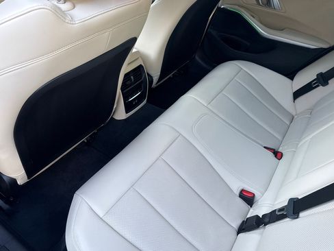 Used 2025 BMW 330i Sedan w/ Premium Package image 15