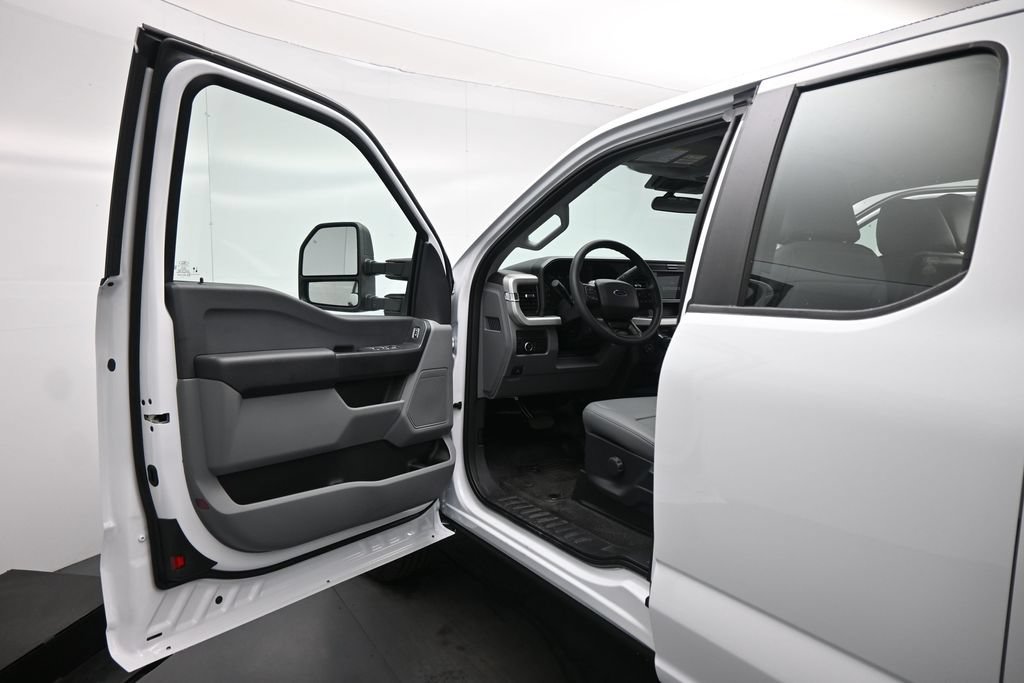 New 2026 Ford F250 XL w/ XL Chrome Package RWD image 7