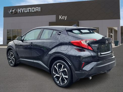 Used 2021 Toyota C-HR XLE FWD image 5