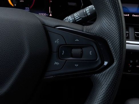 Used 2025 Chevrolet Trax LT FWD image 33