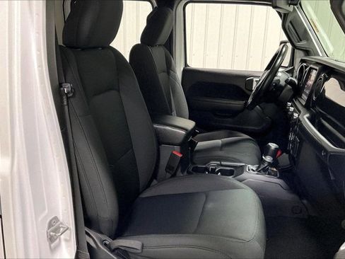 Used 2022 Jeep Gladiator Sport image 7