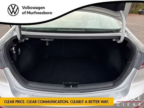 Used 2017 Hyundai Elantra SE image 14