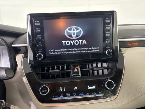 Used 2020 Toyota Corolla LE FWD image 13