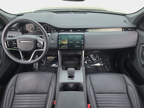 Certified 2025 Land Rover Discovery Sport Dynamic SE image 9