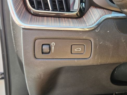 Used 2020 Volvo XC60 T5 Inscription image 17