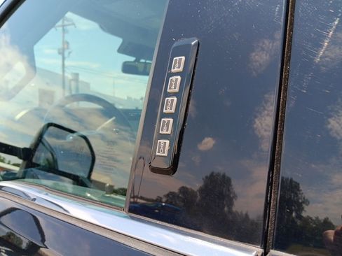 Used 2023 Ford F250 Limited w/ FX4 Off-Road Package AWD/4WD image 9