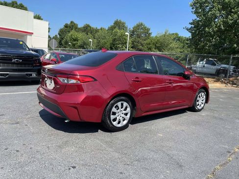 Used 2022 Toyota Corolla LE FWD image 6