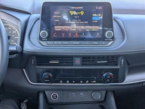 Used 2023 Nissan Rogue SV image 16