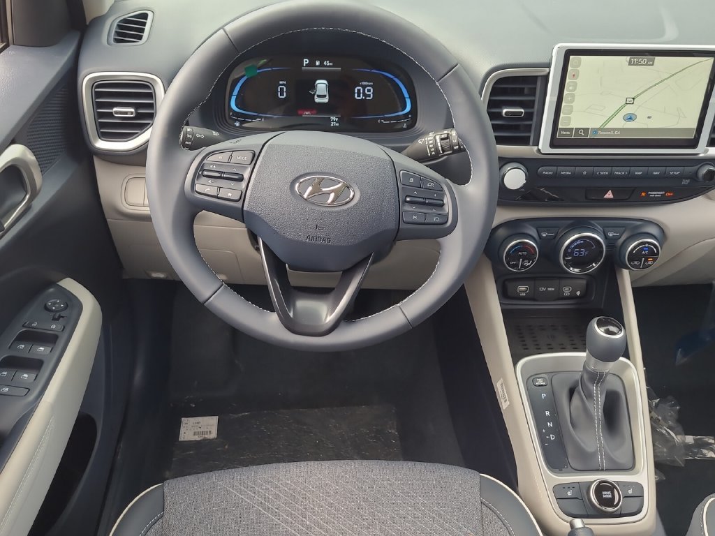 Used 2025 Hyundai Venue Limited FWD image 8