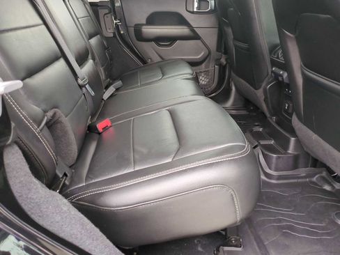 Used 2018 Jeep Wrangler Unlimited Sahara image 26