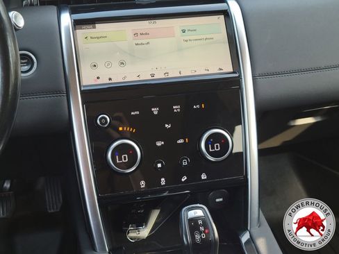 Used 2020 Land Rover Discovery Sport SE image 22