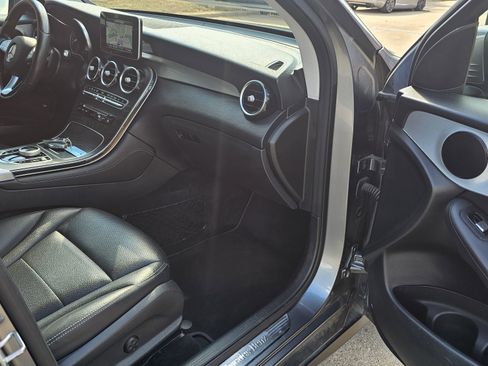 Used 2019 Mercedes-Benz GLC 300 w/ Premium Package image 29
