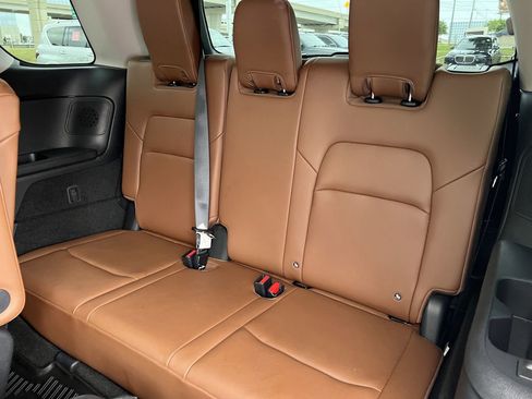 Certified 2024 Nissan Pathfinder Platinum FWD image 26