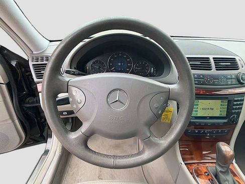 Used 2005 Mercedes-Benz E 320 Sedan image 33