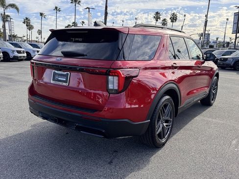 Used 2025 Ford Explorer ST-Line w/ Premium Package image 12