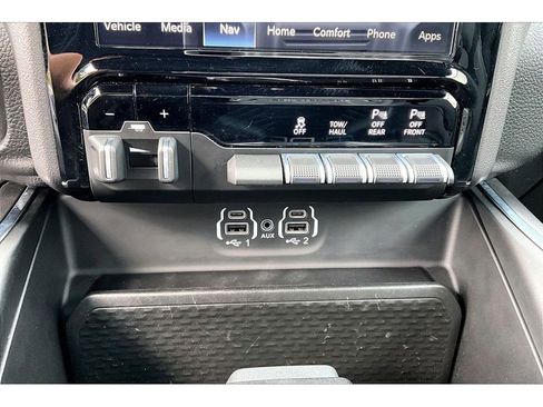 Used 2023 RAM 1500 Laramie AWD/4WD image 32