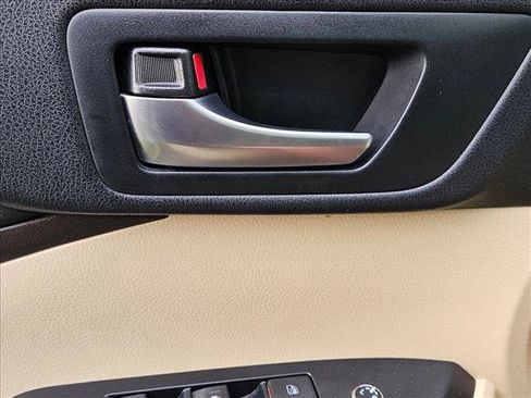 Used 2015 Toyota Highlander XLE FWD image 7
