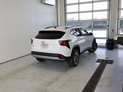 New 2026 Chevrolet Trax LT w/ LT Convenience Package image 37