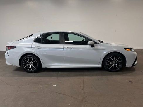 Used 2023 Toyota Camry SE FWD image 2