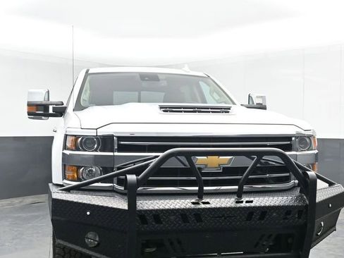 Used 2019 Chevrolet Silverado 2500 High Country w/ Duramax Plus Package image 3